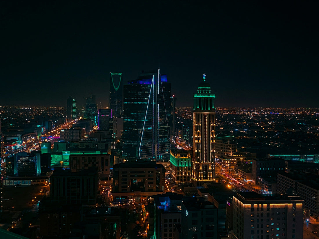 Best Country to Start a Company from Saudi Arabia (UK vs USA Guide)